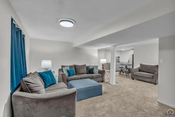 $379,900 | 4118 Southwest Woodbury North Court, Topeka, KS 66606