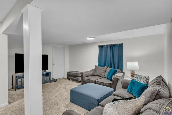 $379,900 | 4118 Southwest Woodbury North Court, Topeka, KS 66606