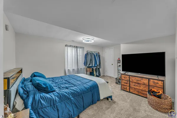 $379,900 | 4118 Southwest Woodbury North Court, Topeka, KS 66606