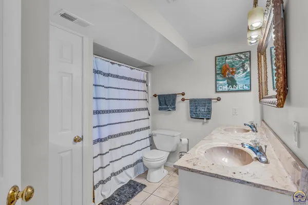 $379,900 | 4118 Southwest Woodbury North Court, Topeka, KS 66606