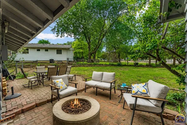 $379,900 | 4118 Southwest Woodbury North Court, Topeka, KS 66606
