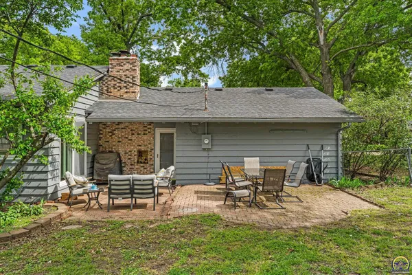 $379,900 | 4118 Southwest Woodbury North Court, Topeka, KS 66606