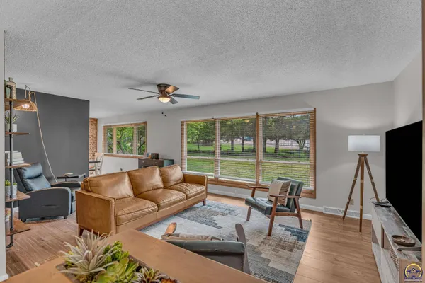 $379,900 | 4118 Southwest Woodbury North Court, Topeka, KS 66606