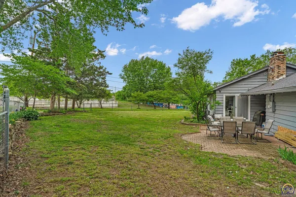 $379,900 | 4118 Southwest Woodbury North Court, Topeka, KS 66606