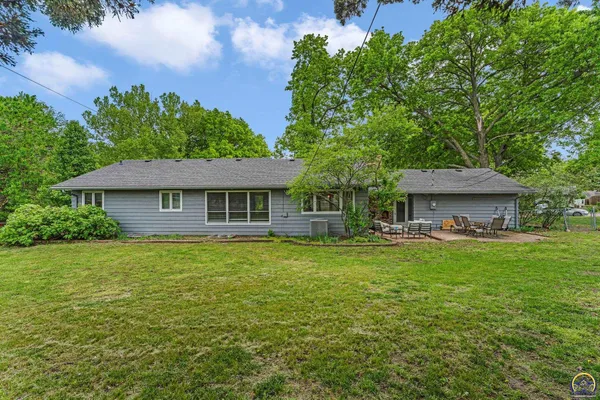 $379,900 | 4118 Southwest Woodbury North Court, Topeka, KS 66606