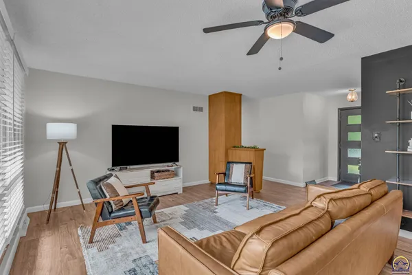 $379,900 | 4118 Southwest Woodbury North Court, Topeka, KS 66606