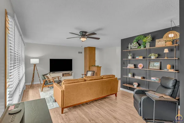 $379,900 | 4118 Southwest Woodbury North Court, Topeka, KS 66606