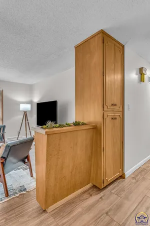 $379,900 | 4118 Southwest Woodbury North Court, Topeka, KS 66606