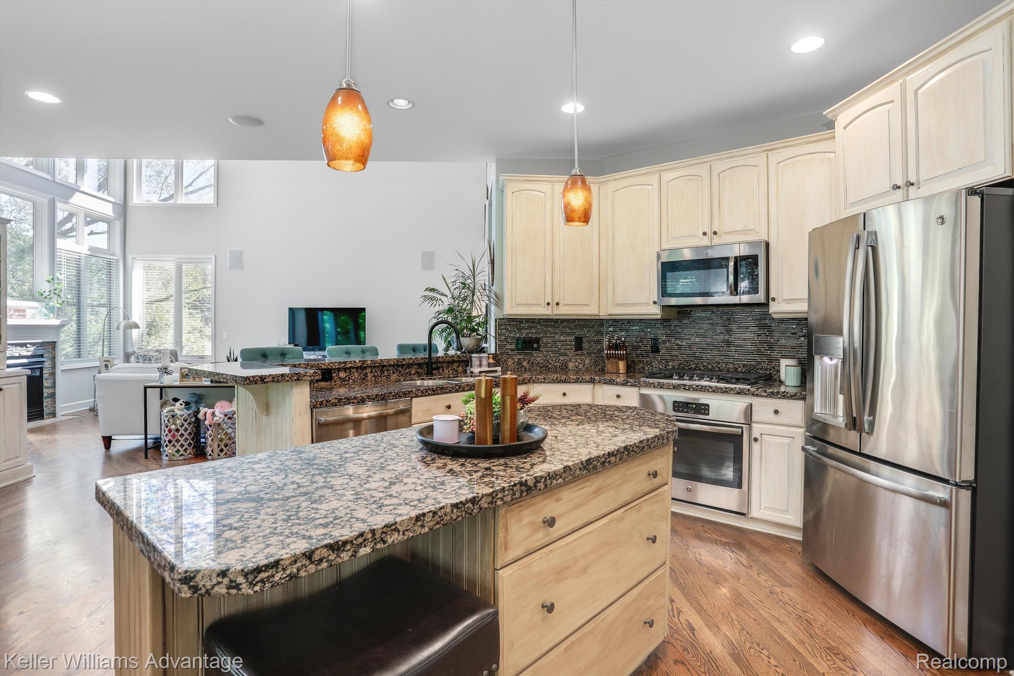 5440 Inverrary Lane Commerce Township, MI 48382 - Photo 8 of 49 Kitchen Island