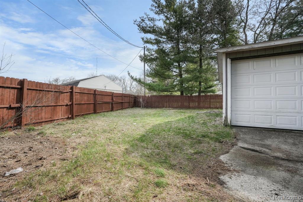 8898 Bishop Road Brighton, MI 48116 - Photo 38 of 41