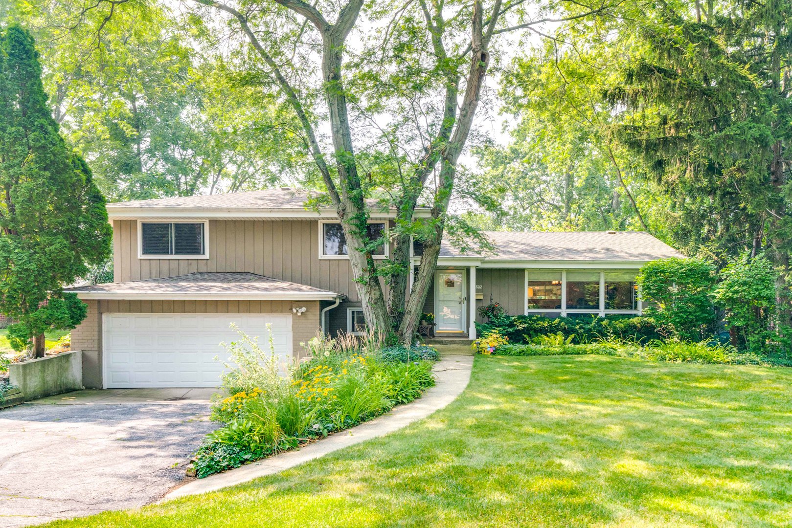 1802 Winthrop Road Highland Park, IL 60035 - Photo 1 of 38 Gallery Image 1