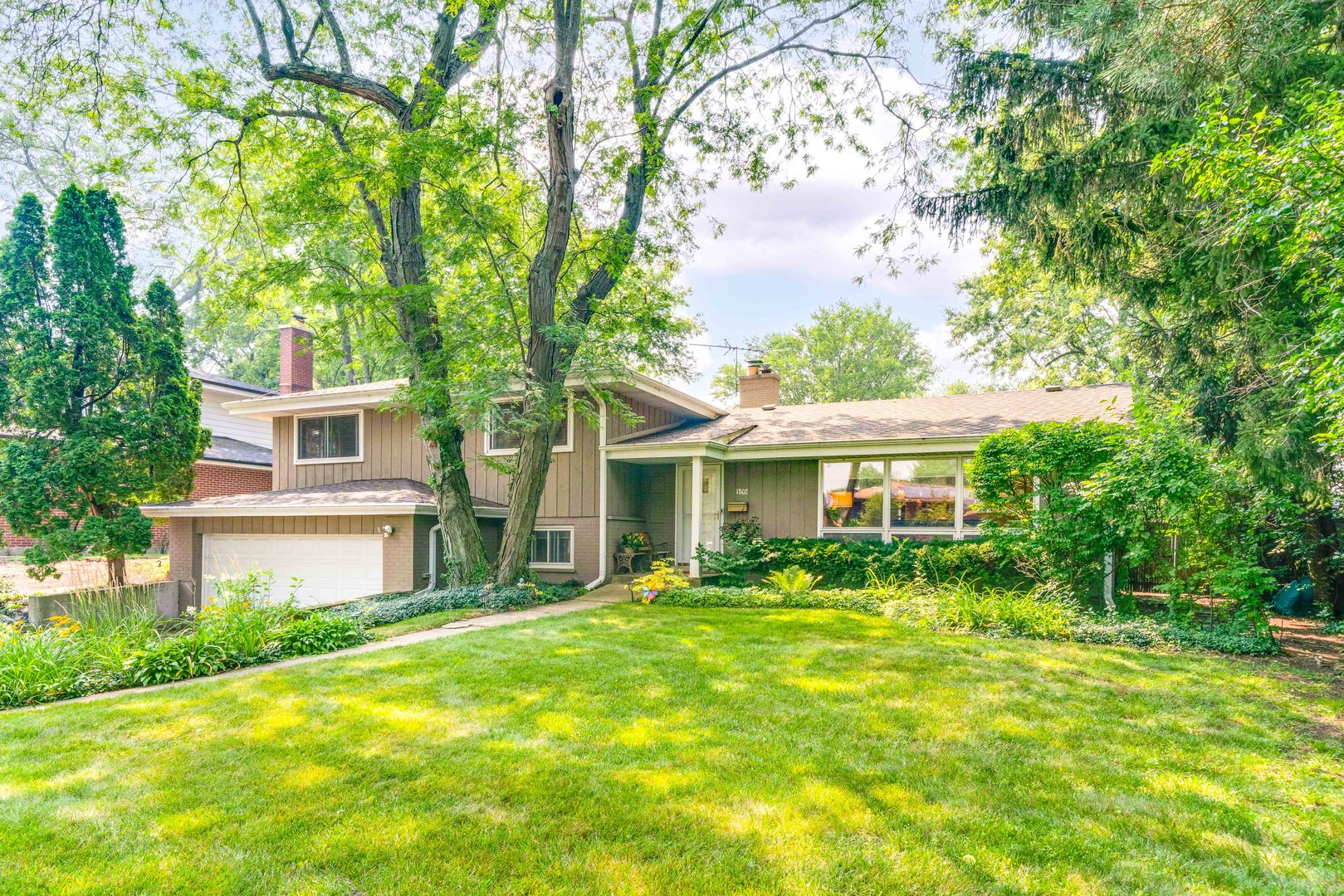 1802 Winthrop Road Highland Park, IL 60035 - Photo 2 of 38 Gallery Image 2