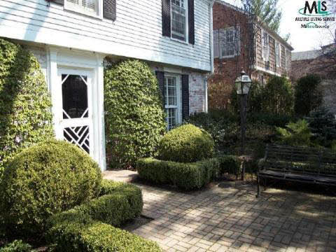 380 Lincoln Road Grosse Pointe, MI 48230 - Photo 7 of 8 854430-6.JPG