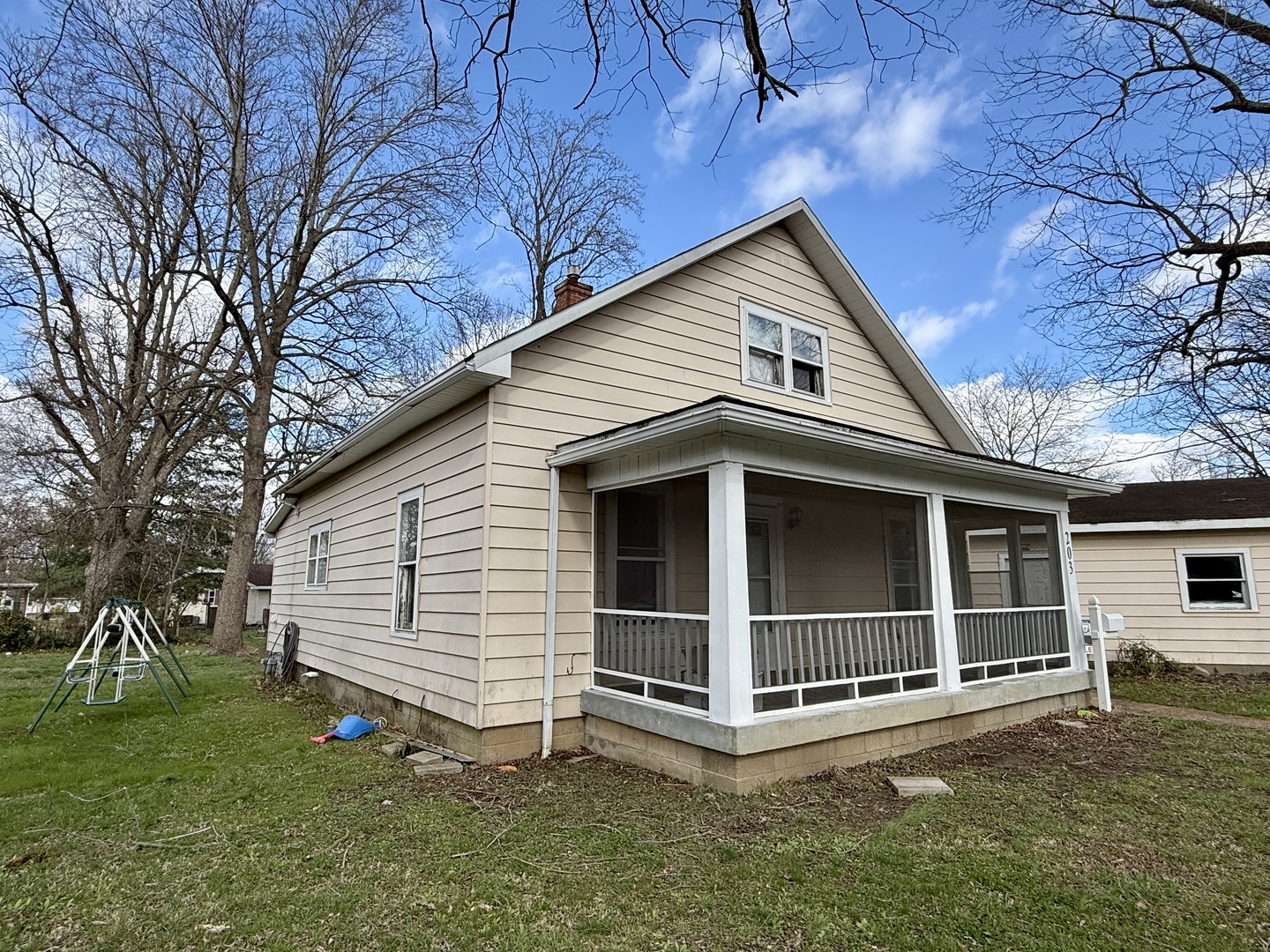 203 West 12th Street Metropolis, IL 62960 - Photo 26 of 27 a front view of a house with a yard