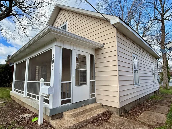 $79,900 | 203 West 12th Street, Metropolis, IL 62960