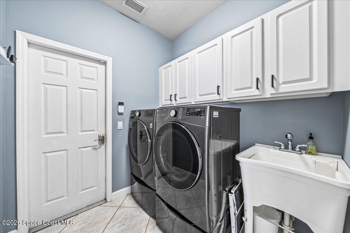 3685 Shady Run Road Melbourne, FL 32934 - Photo 27 of 41 Laundry Rm
