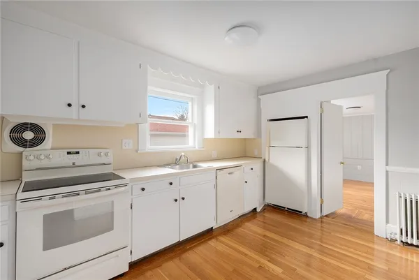 $2,800 | 97 Bliss Mine Road, Unit 1, Newport, RI 02840