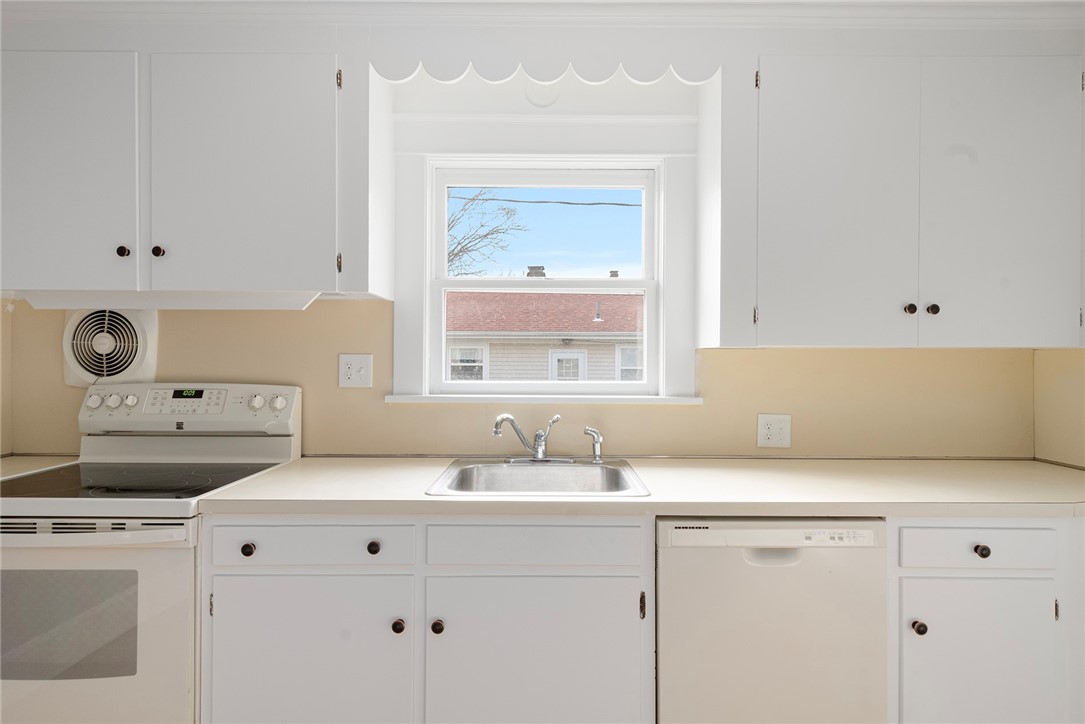 97 Bliss Mine Road, Unit 1 Newport, RI 02840 - Photo 3 of 28