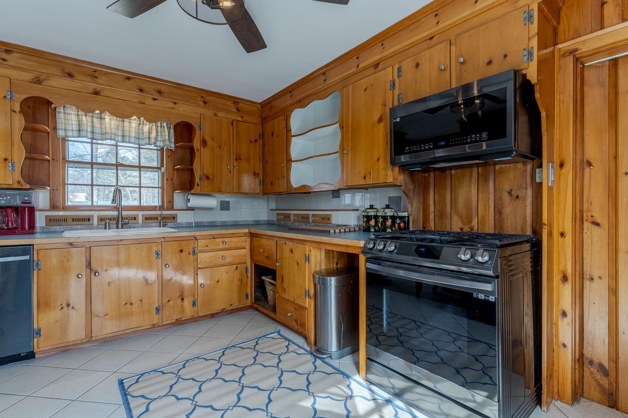 14 Main Street Raymond, NH 03077 - Photo 6 of 34