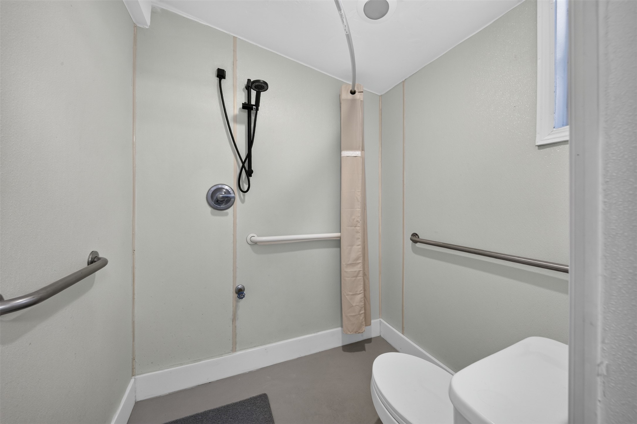 5211 Nodaway Lane Spring, TX 77379 - Photo 37 of 41 Garage Quarters Shower area.