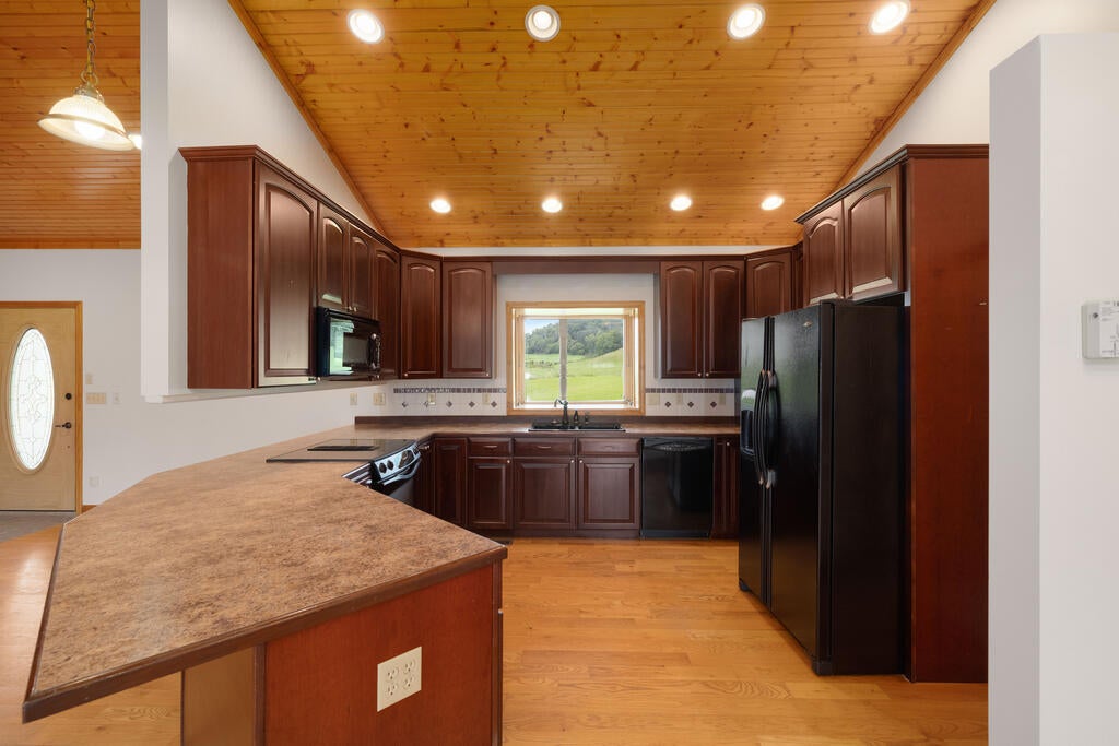 206 Valley Road Saltville, VA 24370 - Photo 34 of 90 Gallery Image 34