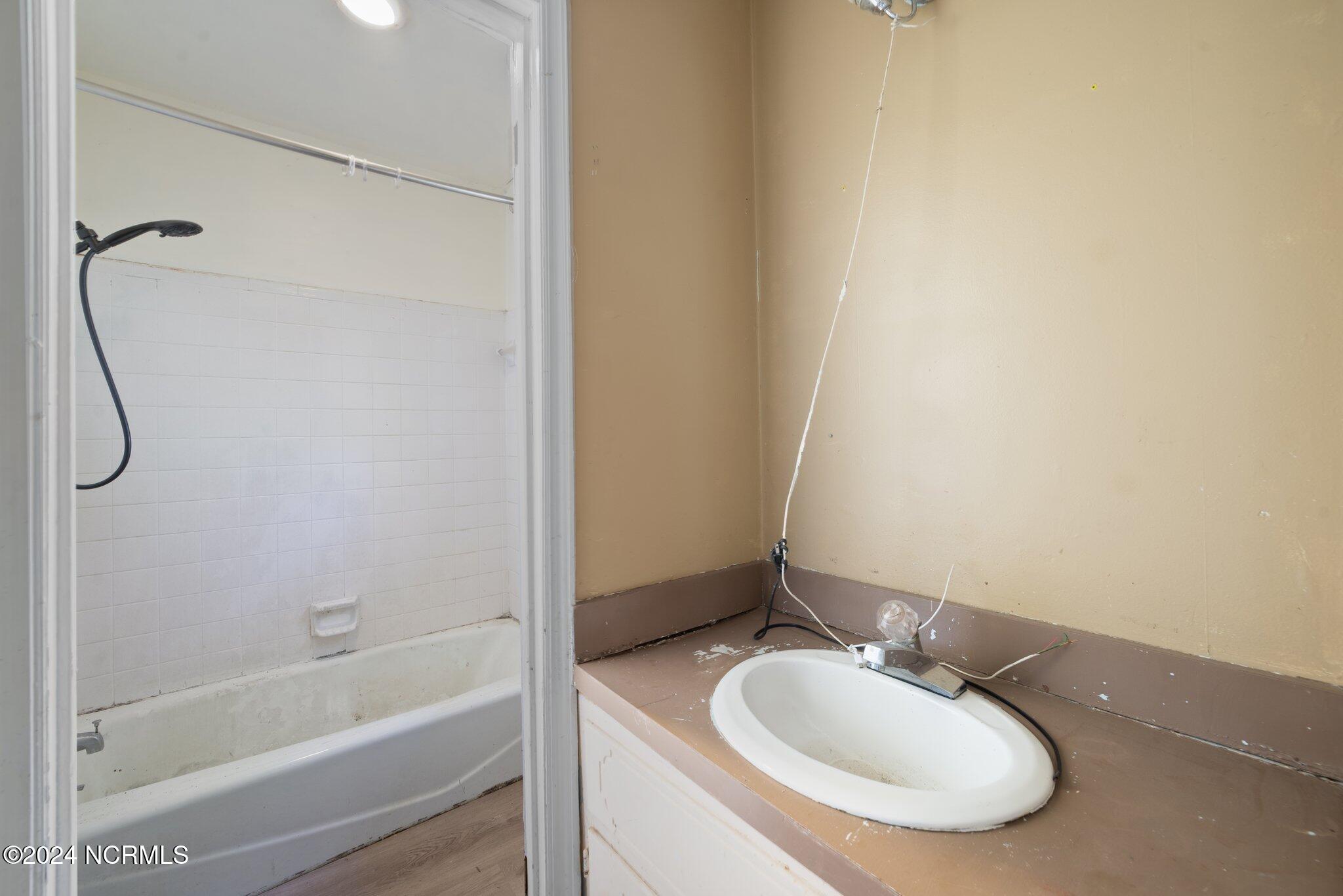 2305 Springhill Road Greenville, NC 27858 - Photo 21 of 37 26-web-or-mls-DSC_2934