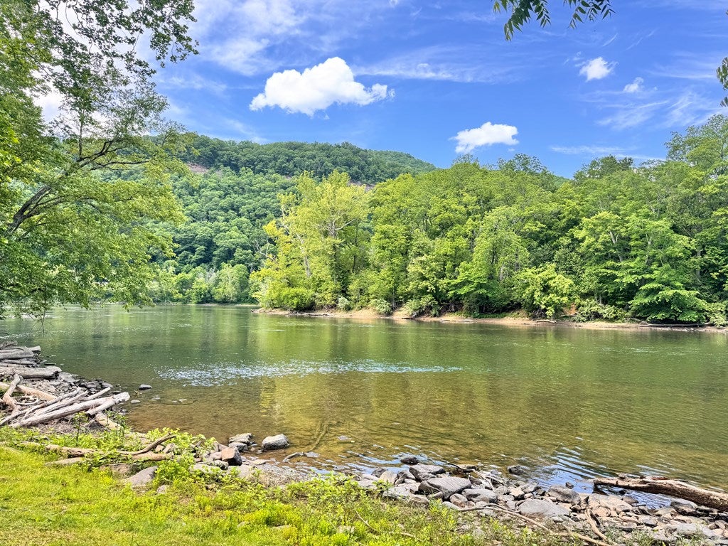 2597 New River Road Hinton, WV 25951 - Photo 2 of 30 Gallery Image 2