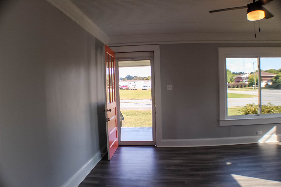 300 Betsy Street Iva, SC 29655 - Photo 4 of 46 Living Room