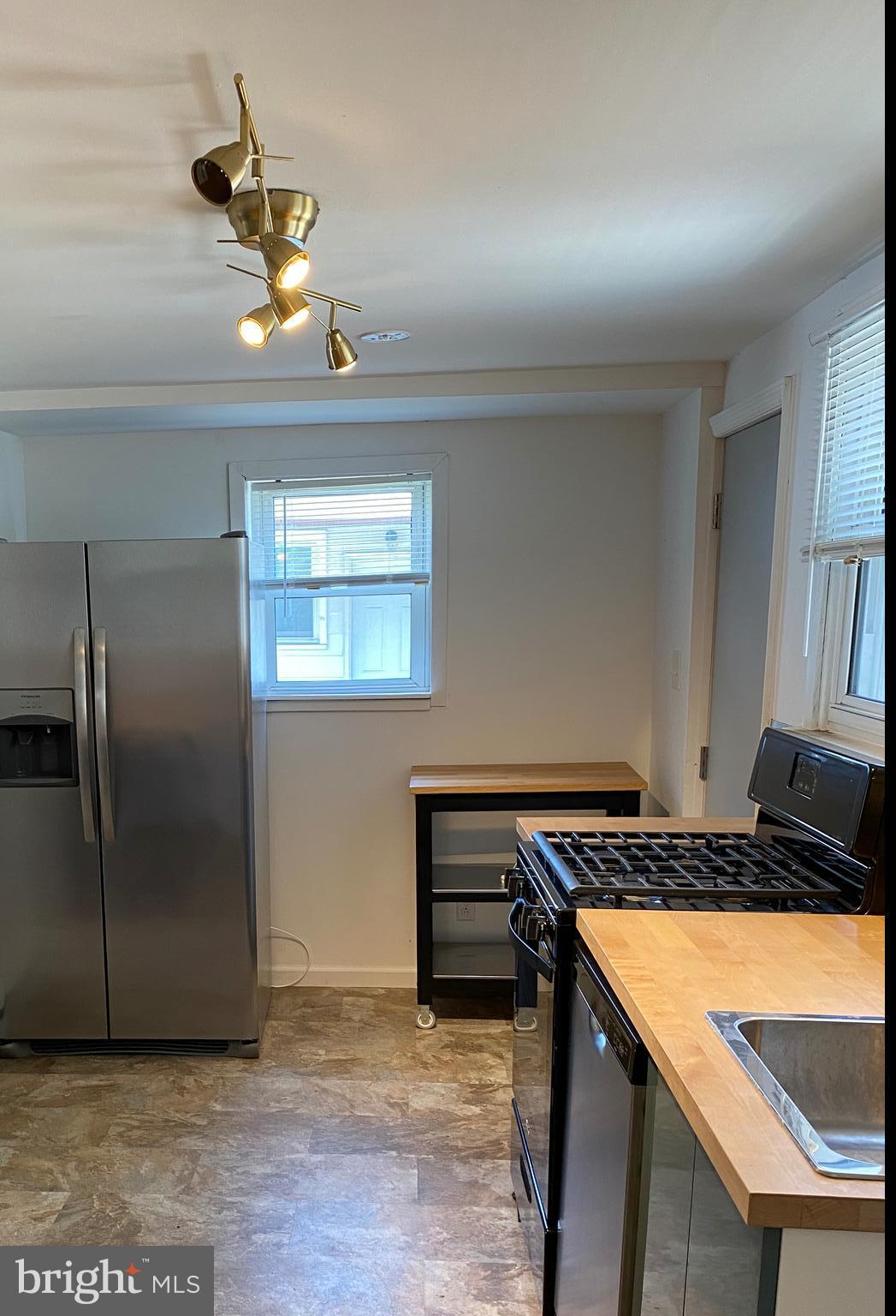 255 Almonesson Road Blackwood, NJ 08012 - Photo 16 of 21 Updated Kitchen