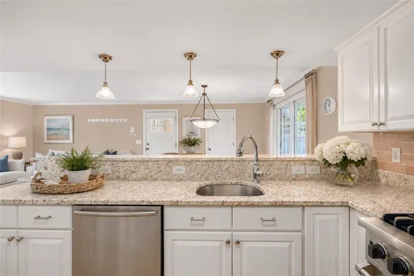 $1,100,000 | 20 Narragansett Avenue, Unit 306, Narragansett, RI 02882