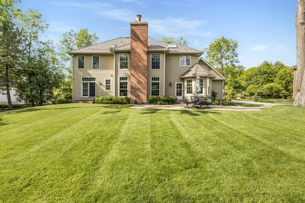 $1,200,000 | 1211 Ashbury Lane, Libertyville, IL 60048
