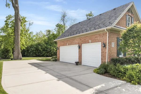 $1,200,000 | 1211 Ashbury Lane, Libertyville, IL 60048