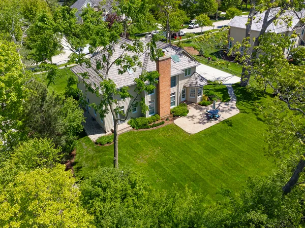 $1,200,000 | 1211 Ashbury Lane, Libertyville, IL 60048