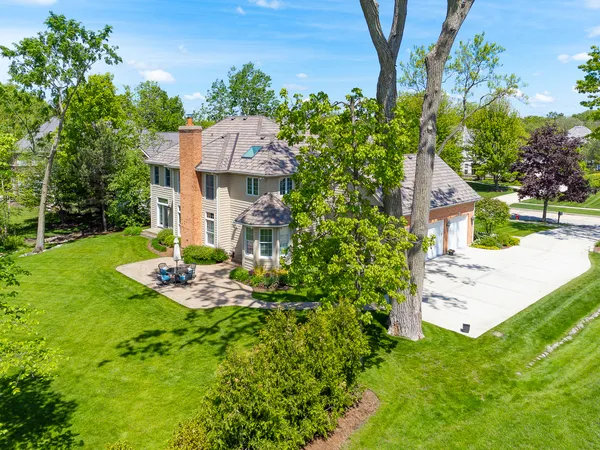 $1,200,000 | 1211 Ashbury Lane, Libertyville, IL 60048