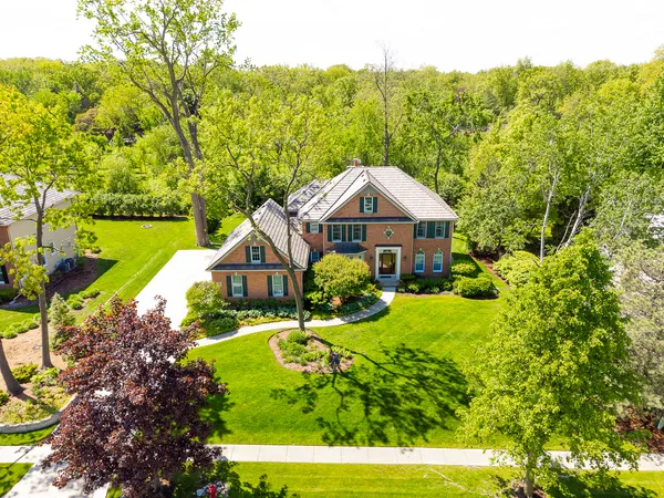 $1,200,000 | 1211 Ashbury Lane, Libertyville, IL 60048