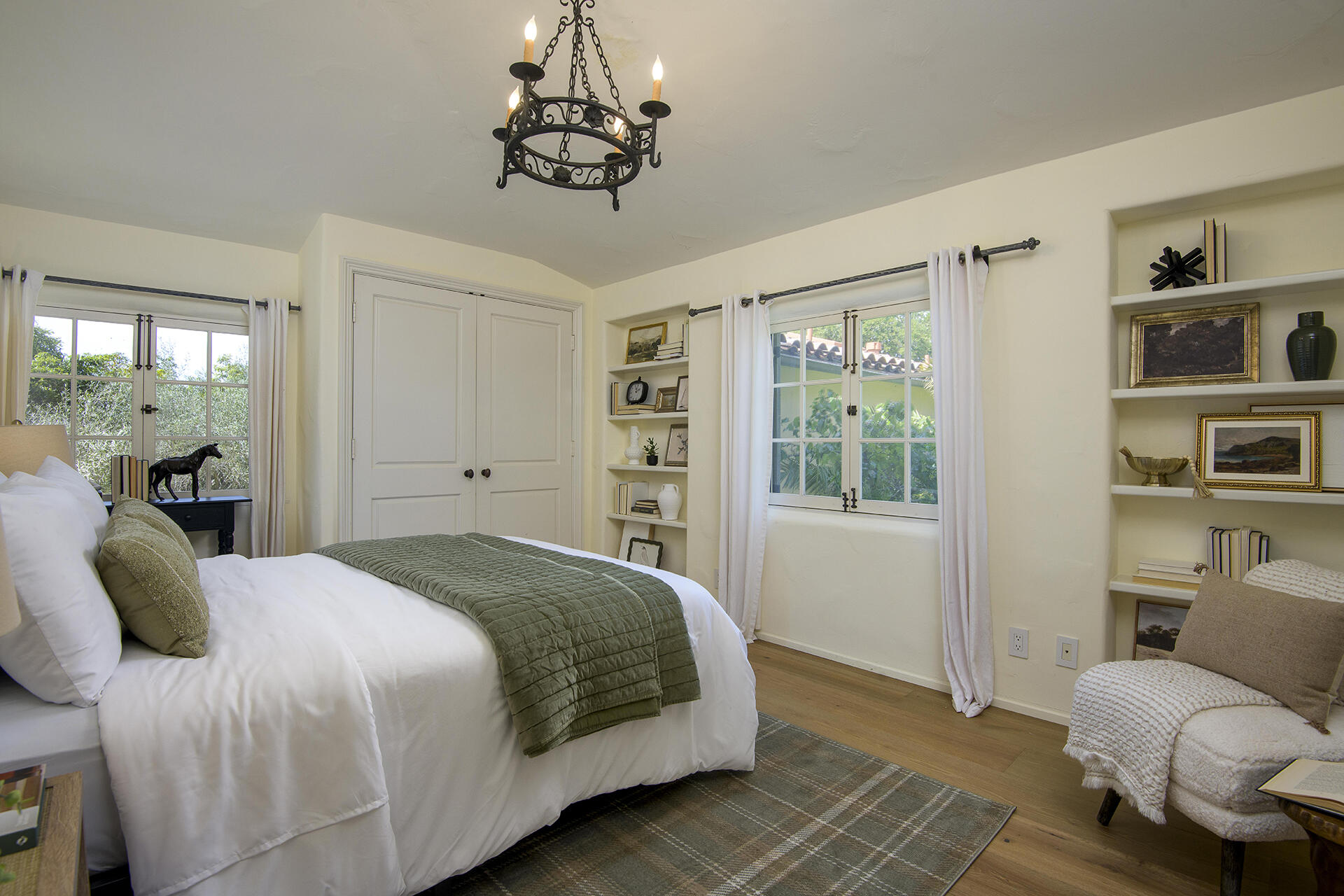 640 El Bosque Road Montecito, CA 93108 - Photo 19 of 36 a bedroom with a large bed and a window