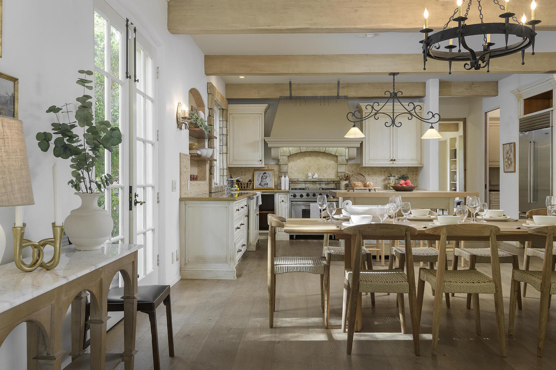 640 El Bosque Road Montecito, CA 93108 - Photo 8 of 36 a view of a dining room with furniture
