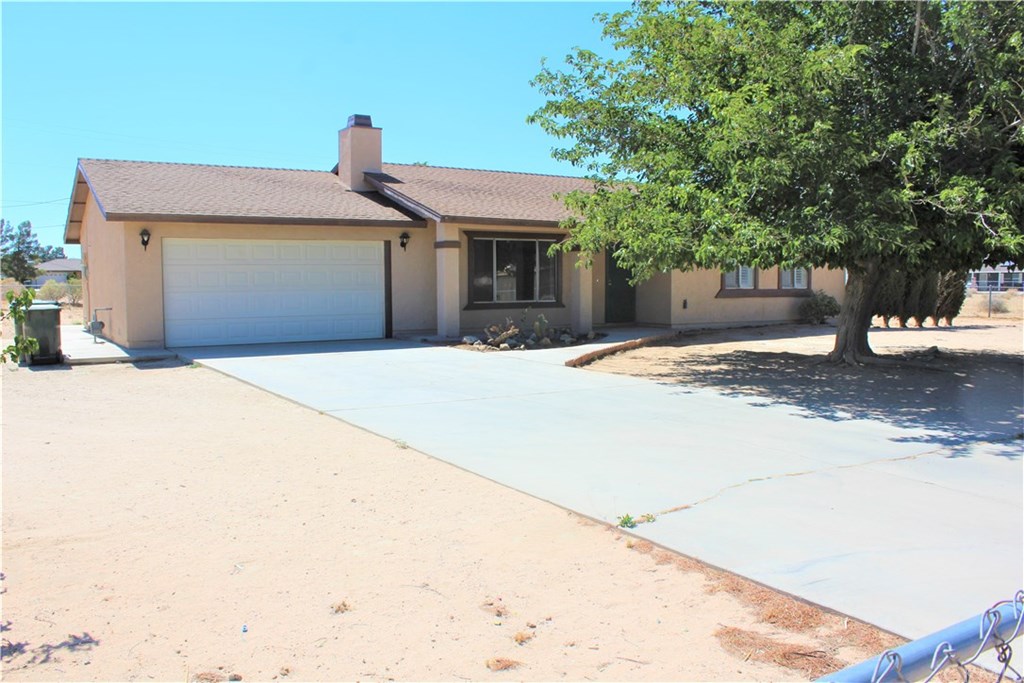 Great Curb Appeal!