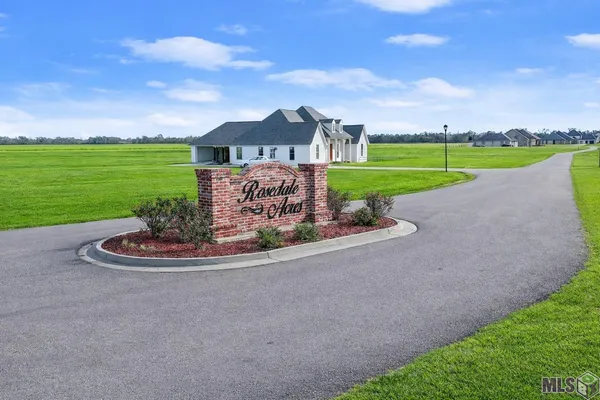 $100,000 | 402 Harvest Ln Port, Port Allen, LA 70767