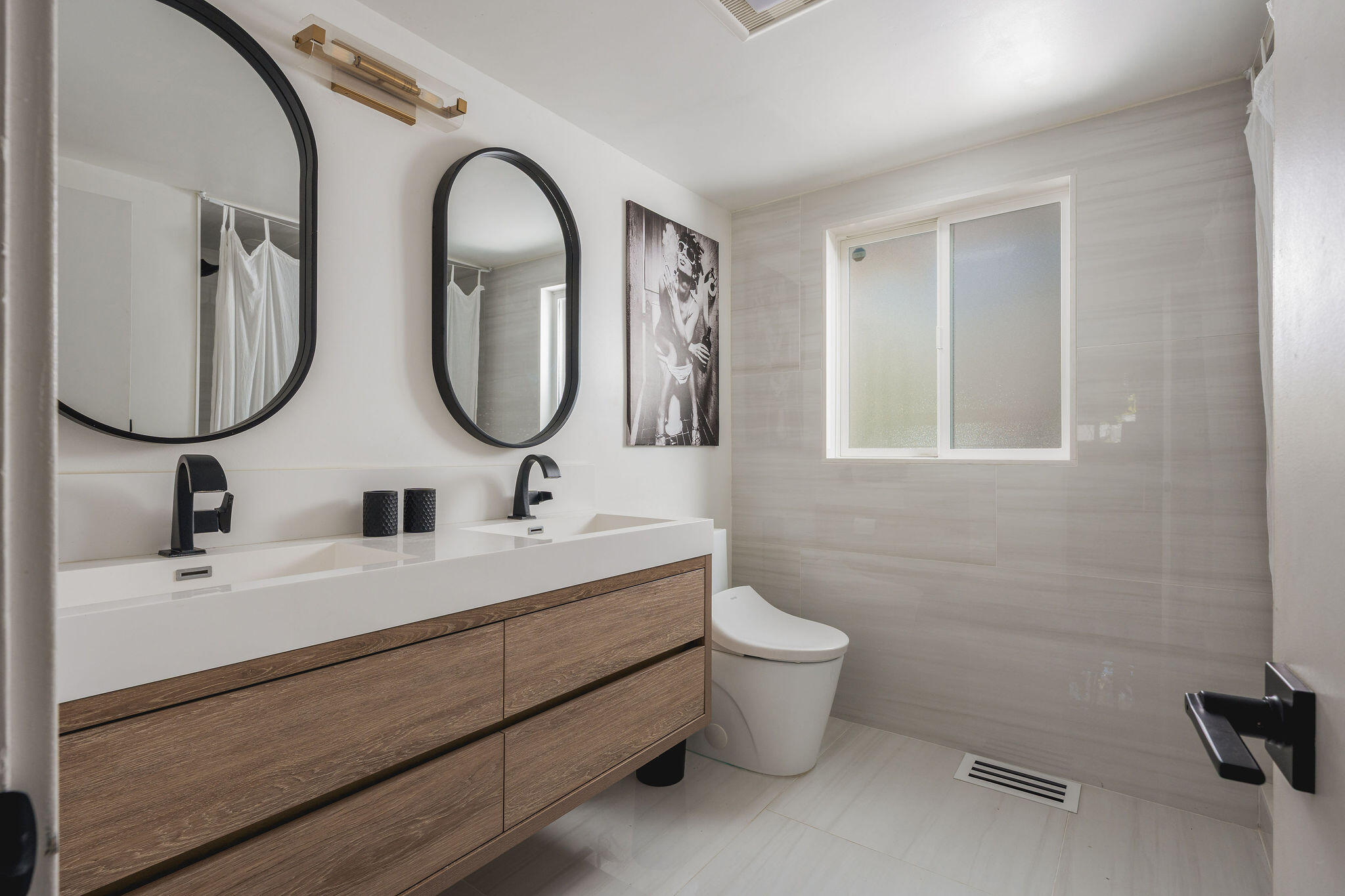 4825 Rim Road Santa Barbara, CA 93105 - Photo 21 of 36 Newly remodeled primary bath