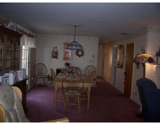 22 Stoneleigh Road Worcester, MA 01606 - Photo 4 of 12 Gallery Image 4
