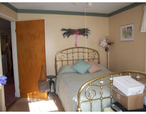 22 Stoneleigh Road Worcester, MA 01606 - Photo 6 of 12 Gallery Image 6