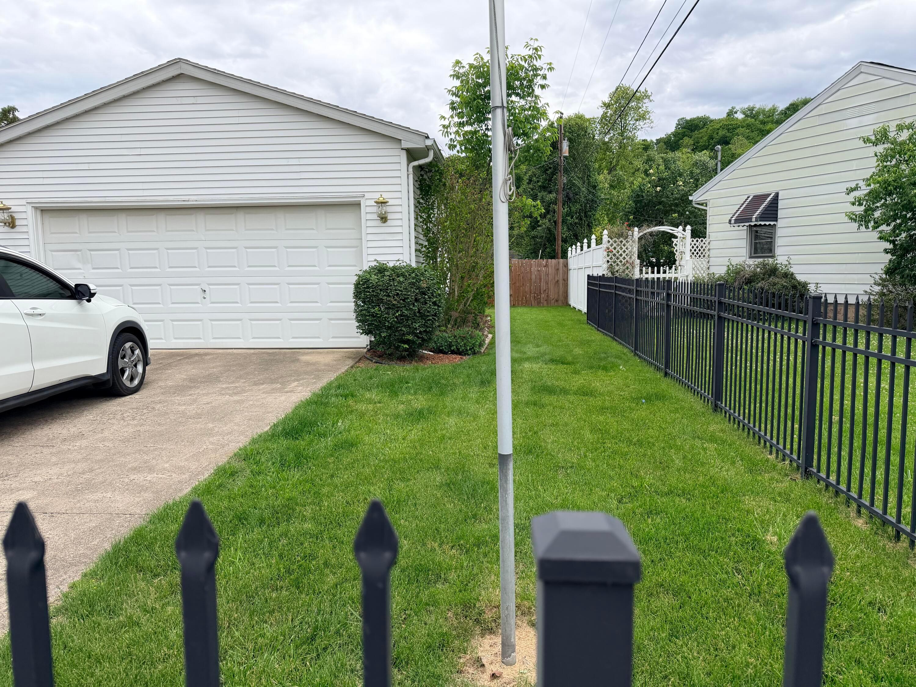 730 St Margaret Road Chillicothe, OH 45601 - Photo 2 of 31 Garage and side back yard