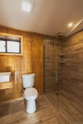 a bathroom with a toilet and a shower