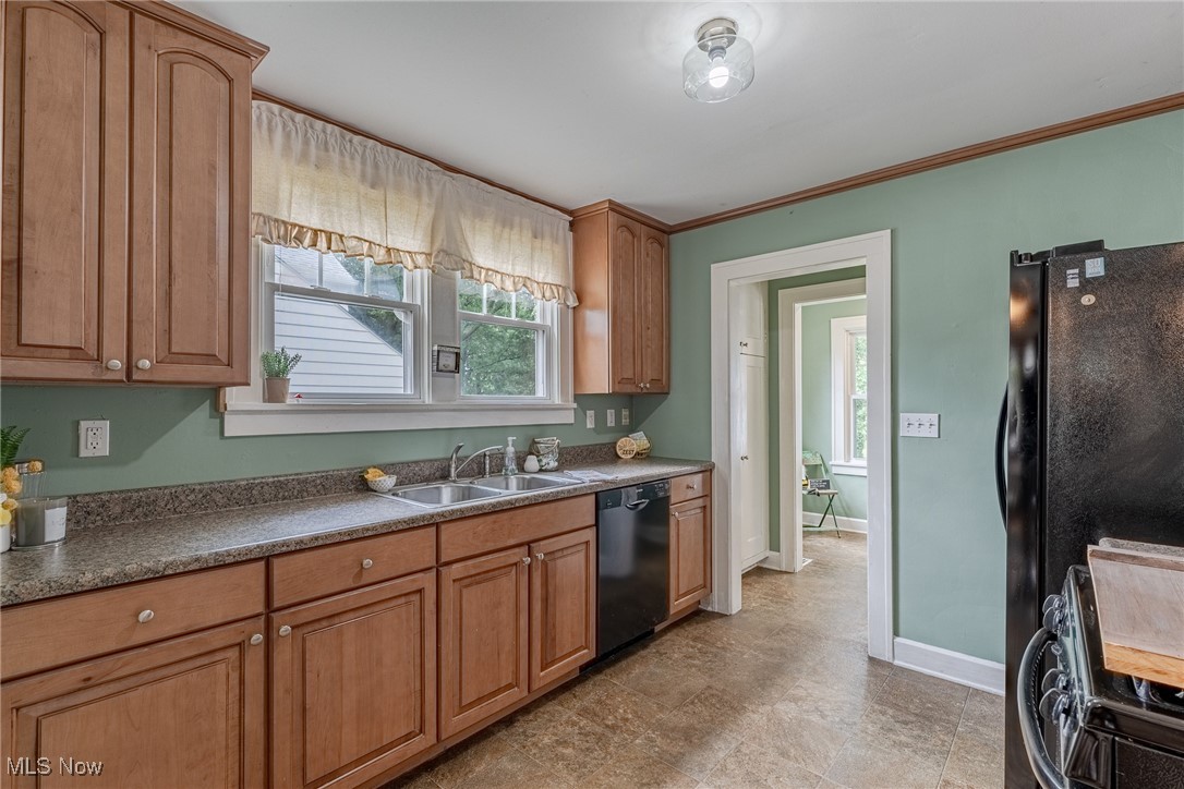 899 SOM Center Road Cleveland, OH 44143 - Photo 9 of 38 Gallery Image 9