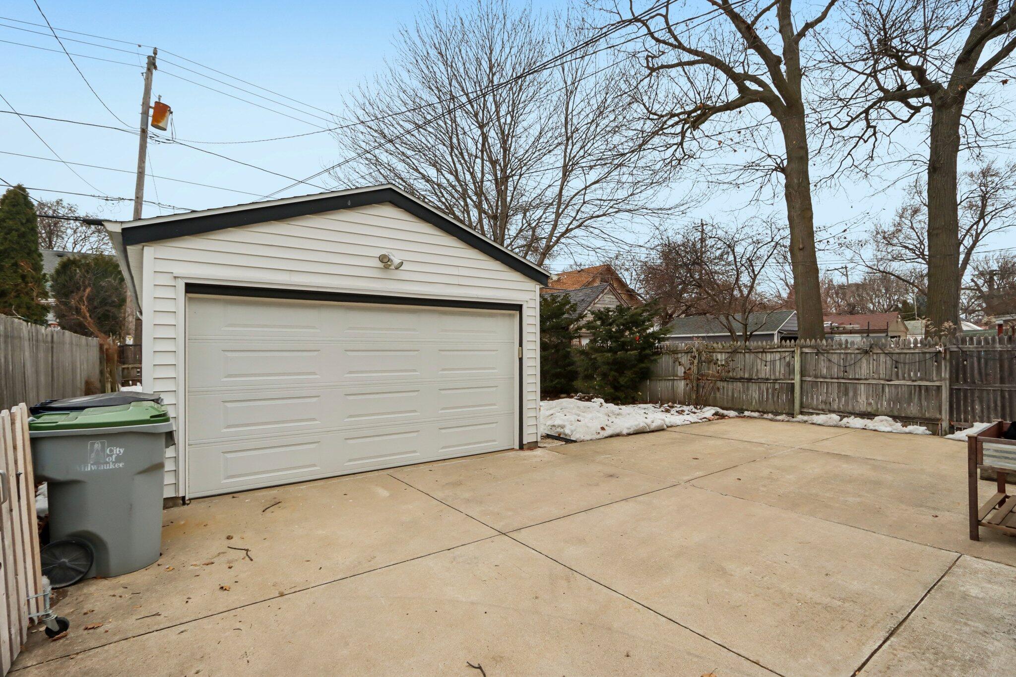 151 North 72nd Street Milwaukee, WI 53213 - Photo 28 of 34 2 car extra deep garage