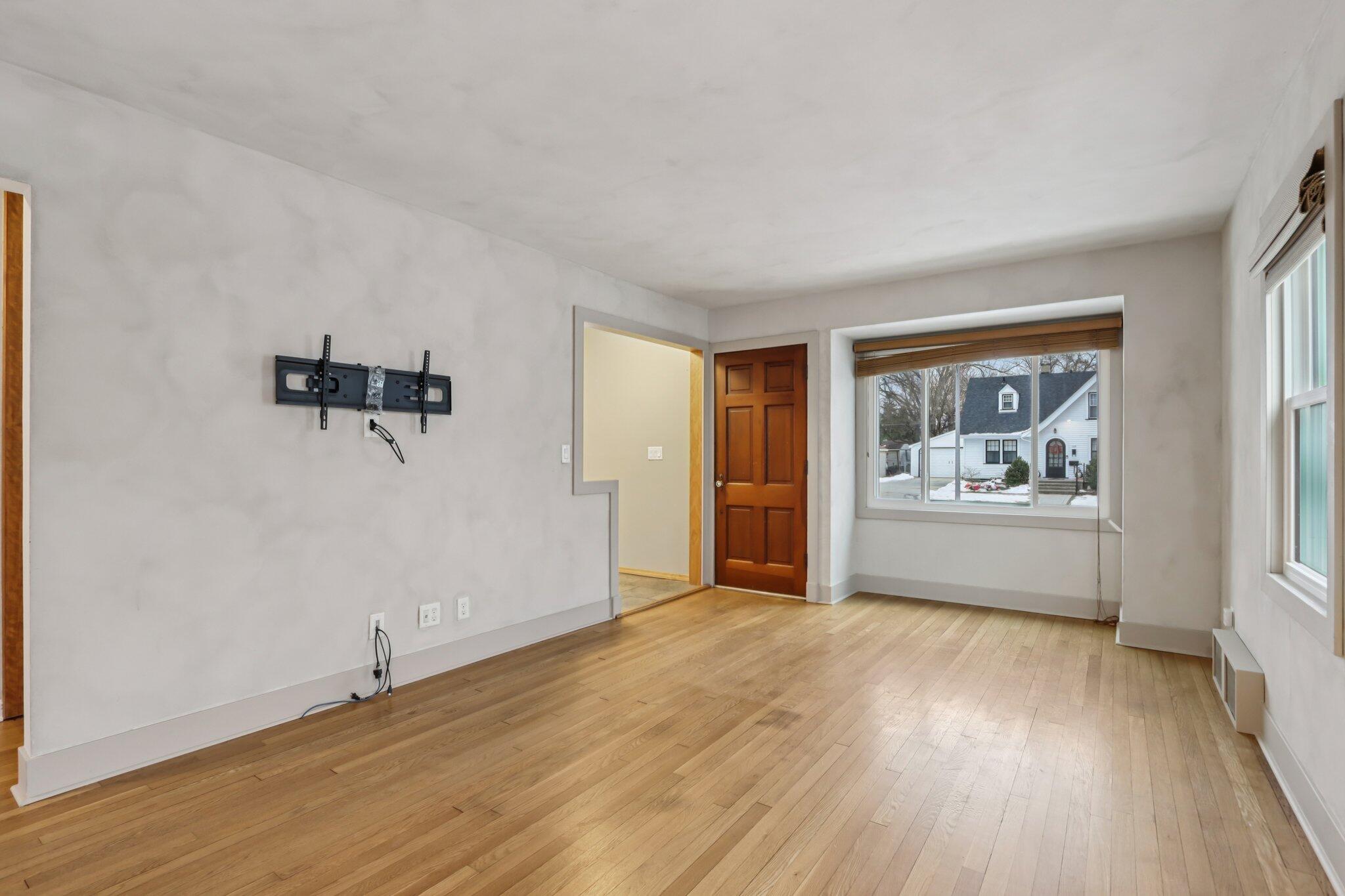 151 North 72nd Street Milwaukee, WI 53213 - Photo 3 of 34 Living Room with Bay window