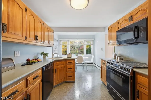 $899,000 | 2 Maplewood Avenue, Maplewood, NJ 07040