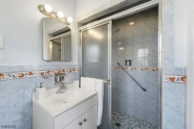 $899,000 | 2 Maplewood Avenue, Maplewood, NJ 07040