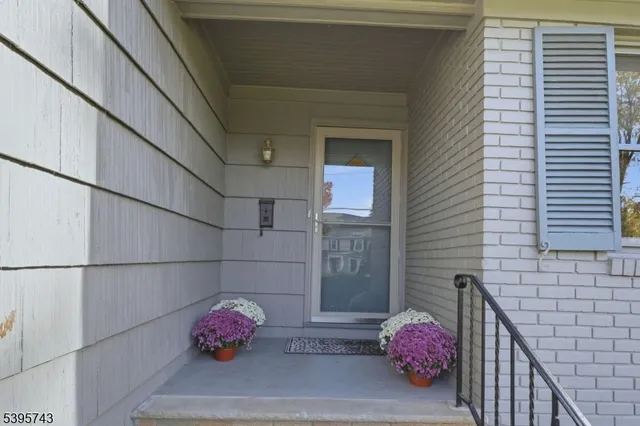 $899,000 | 2 Maplewood Avenue, Maplewood, NJ 07040